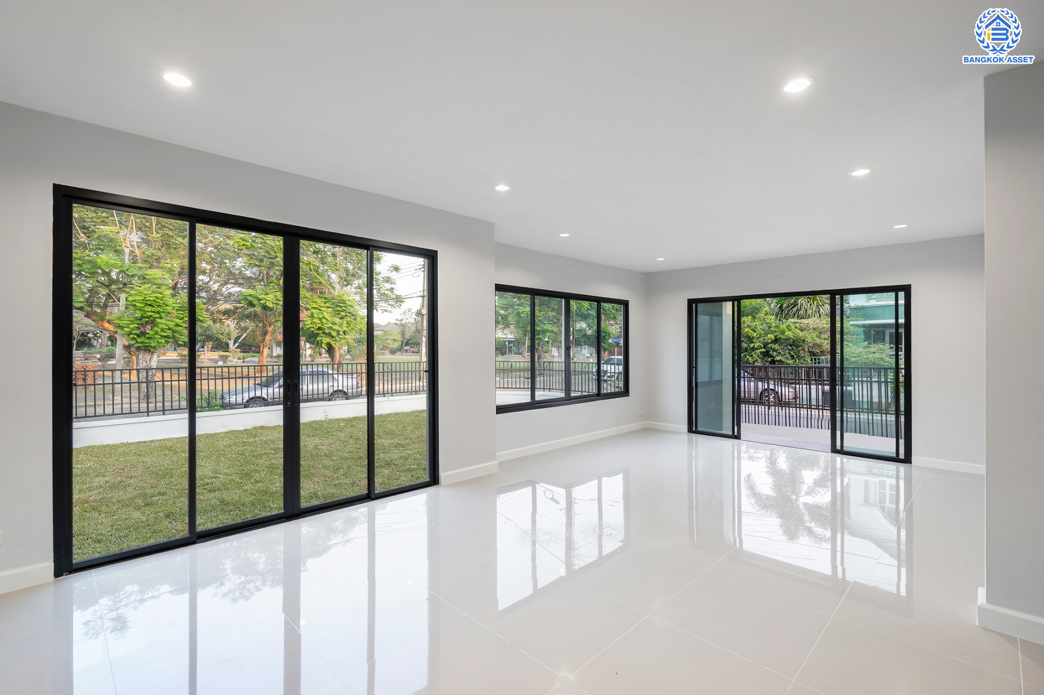 บ้านมือสองตกแต่งใหม่ ม.ชัยพฤกษ์ บางบัวทอง บ้านเดี่ยว หลังมุม แบรนด์ LH เนื้อที่ 92.3 ตร.ว. ฟังก์ชัน 3 ห้องนอน 4 ห้องน้ำ 1 ห้องแม่บ้าน จอดรถได้ถึง 3 คัน มีพื้นที่บริเวณบ้านกว้างขวางกว่า 195 ตร.ม. พร้อม Facilities ครบครัน บนทำเลเดินทางสะดวก ติดถนนบางกรวย-ไทรน้อย ใกล้เซ็นทรัลเวสต์เกต และรถไฟฟ้าสายสีม่วง "สถานีบางพลู"